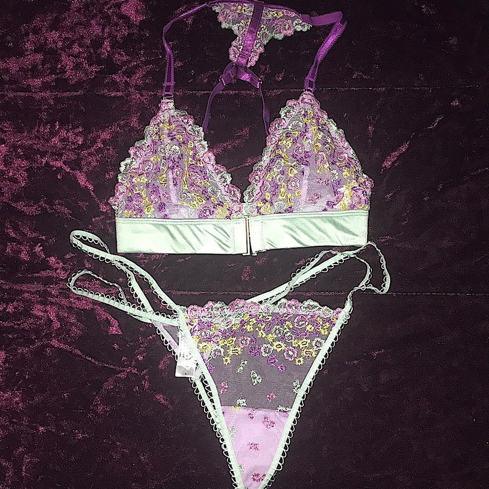 I am selling panty and bralette set , the sizes for each is (xs)xtra small & L
